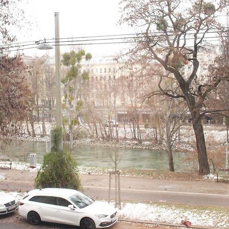 Orestaliving - On The Danube Canal Friedensbruecke ウィーン エクステリア 写真